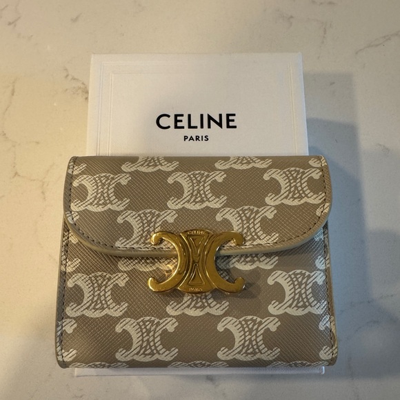 Celine SMALL FLAP WALLET TRIOMPHE IN TRIOMPHE CANVAS - Picture 2 of 9